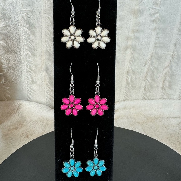 Turquoise Inspired Flower Earrings NWT - Picture 2 of 6